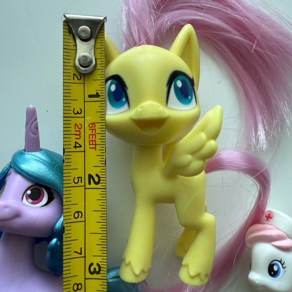My Little Pony Fluttershy, Izzy Moonbow & Nurse Redheart - Picture 2 of 6